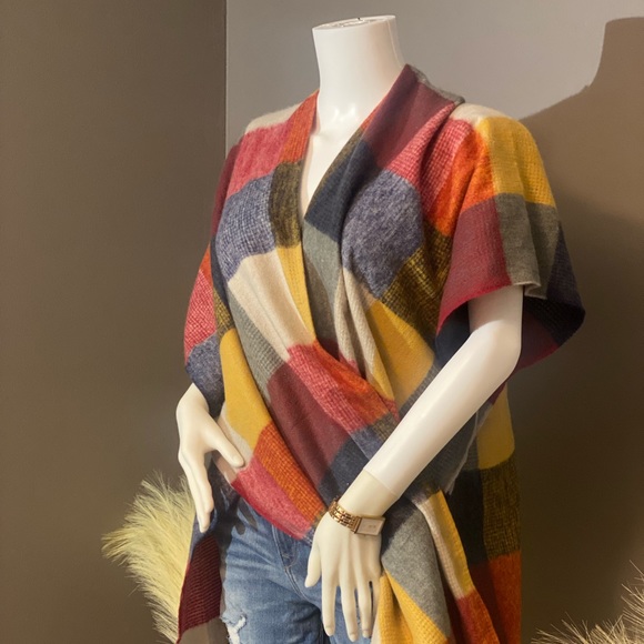 Do everything in love cozy plaid vest cardigan fall colors. - Picture 2 of 7